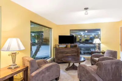 Photo 3 - Days Inn by Wyndham Sulphur LA
