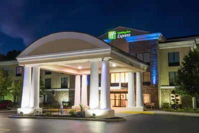 Photo 2 - Holiday Inn Express & Suites Sharon-Hermitage by IHG