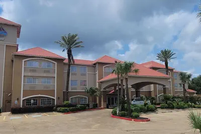 Photo 2 - Kemah Edgewater Hotel, SureStay Collection by Best Western