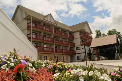 Photo 2 - Days Inn by Wyndham Waynesville NC
