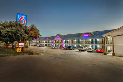 Photo 2 - Motel 6 Fort Worth, TX - White Settlement