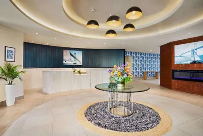 Photo 5 - Wyndham Newport Hotel