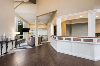 Photo 3 - Best Western Harbour Pointe Lakefront