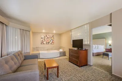 Photo 5 - Best Western Harbour Pointe Lakefront