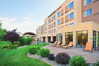 Photo 2 - Courtyard by Marriott Louisville Northeast