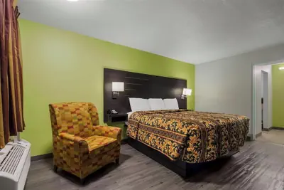 Photo 3 - Monsoon Inn