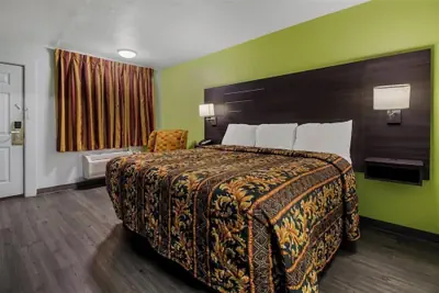 Photo 4 - Monsoon Inn