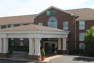 Photo 2 - Holiday Inn Express Hotel & Suites Warrenton by IHG