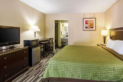 Photo 2 - Travel Inn Bristol near State St