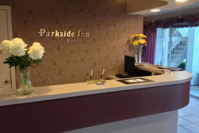 Photo 4 - Parkside Inn Bridgeview