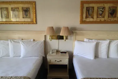 Photo 5 - Parkside Inn Bridgeview