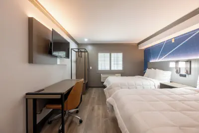 Photo 3 - Torrance Inn LAX Airport Area