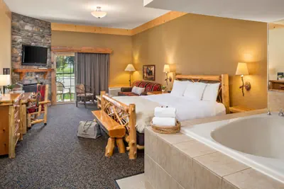 Photo 4 - bantr Grand Hotel Wausau - Rothschild