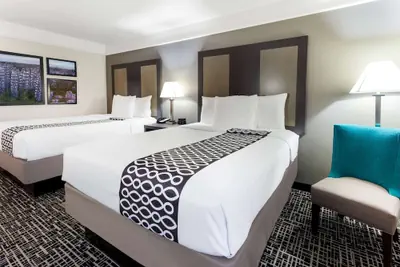 Photo 4 - La Quinta Inn & Suites by Wyndham Seguin