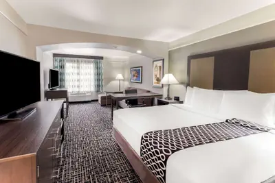 Photo 5 - La Quinta Inn & Suites by Wyndham Seguin