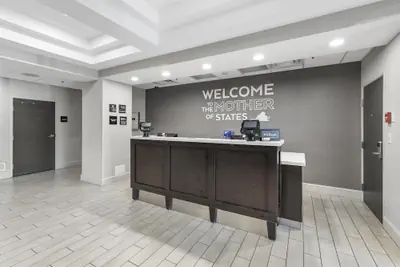 Photo 4 - Hampton Inn Salem, VA
