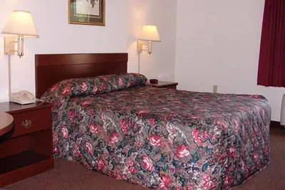 Photo 5 - Red Carpet Inn Chambersburg