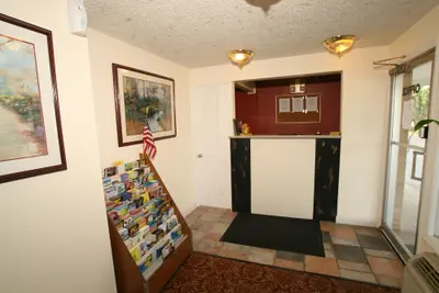 Photo 3 - Budget Inn - Syracuse Airport