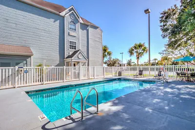 Photo 2 - Microtel Inn & Suites by Wyndham Zephyrhills