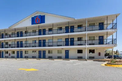 Photo 2 - Motel 6 Greenville, SC