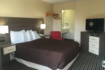 Photo 4 - Beachview Inn