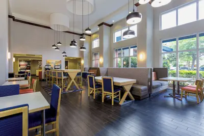 Photo 2 - Hampton Inn & Suites Tallahassee I-10/Thomasville Road, FL