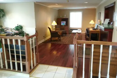 Photo 3 - Americourt Hotel