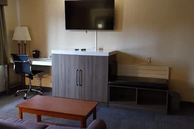 Photo 4 - Lavissh Inn & Suites