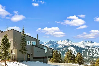 Photo 2 - Gold Point Resort Breckenridge by Vacatia