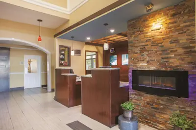 Photo 2 - La Quinta Inn & Suites by Wyndham Elizabethtown