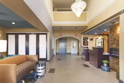 Photo 3 - La Quinta Inn & Suites by Wyndham Elizabethtown