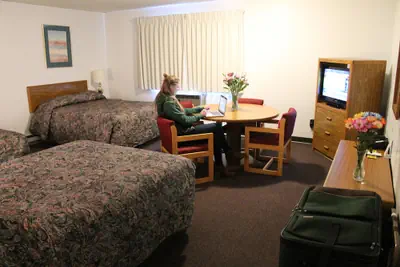Photo 5 - Budget Host Crestview Inn