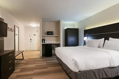 Photo 4 - Holiday Inn Express & Suites Everett by IHG