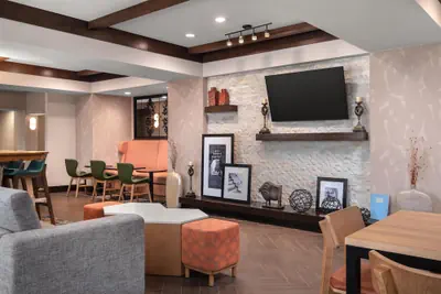 Photo 3 - Hampton Inn & Suites Fresno