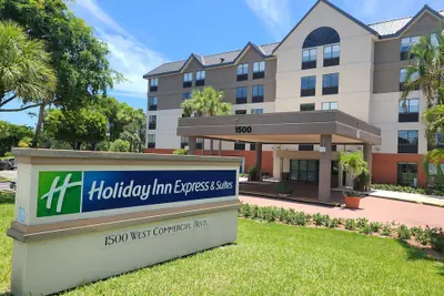 Photo 2 - Holiday Inn Express & Suites Ft. Lauderdale N - Exec Airport by IHG