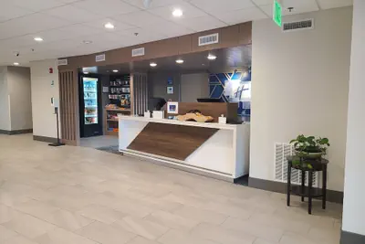 Photo 5 - Holiday Inn Express & Suites Ft. Lauderdale N - Exec Airport by IHG