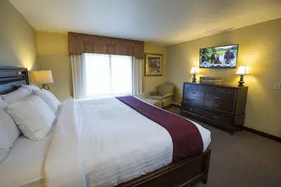 Photo 4 - Swan Lake Resort
