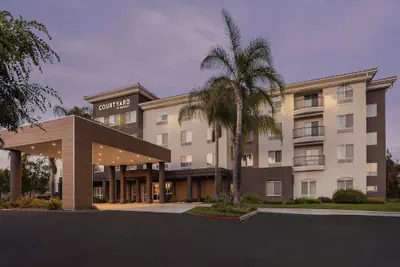 Photo 2 - Courtyard by Marriott Ventura Simi Valley