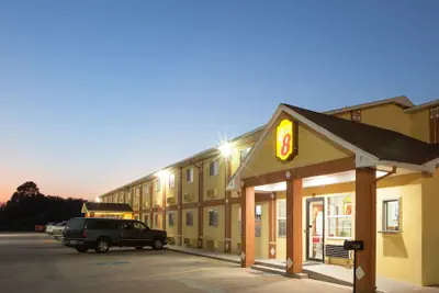 Photo 2 - Super 8 by Wyndham Chickasha