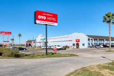 Photo 2 - OYO Hotel Rosenberg TX I-69