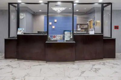 Photo 4 - Days Hotel by Wyndham North Bergen /NYC Area