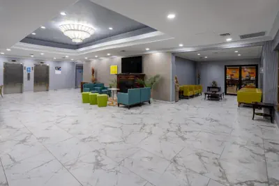 Photo 5 - Days Hotel by Wyndham North Bergen /NYC Area