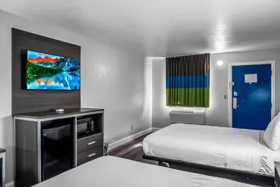 Photo 5 - SureStay Hotel by Best Western Oklahoma City West