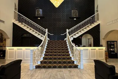 Photo 3 - Chateau Avalon Hotel & Spa