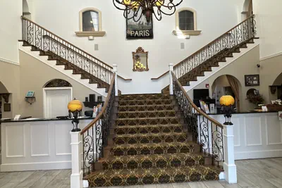 Photo 2 - Chateau Avalon Hotel & Spa
