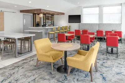 Photo 3 - Hilton Garden Inn Queens/JFK Airport