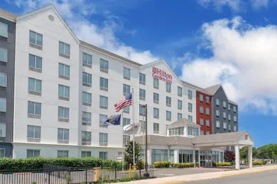Photo 2 - Hilton Garden Inn Queens/JFK Airport