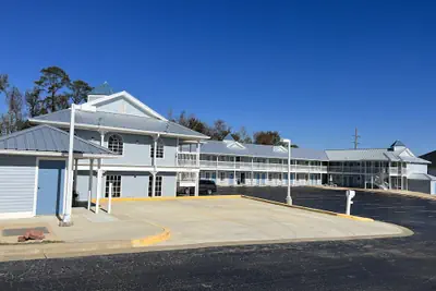 Photo 2 - Key West Inn - Millbrook
