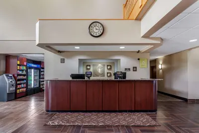 Photo 2 - Comfort Suites Delavan - Lake Geneva Area