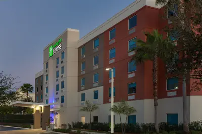 Photo 2 - Holiday Inn Express Hotel & Suites Ft Lauderdale Airport/Cru by IHG